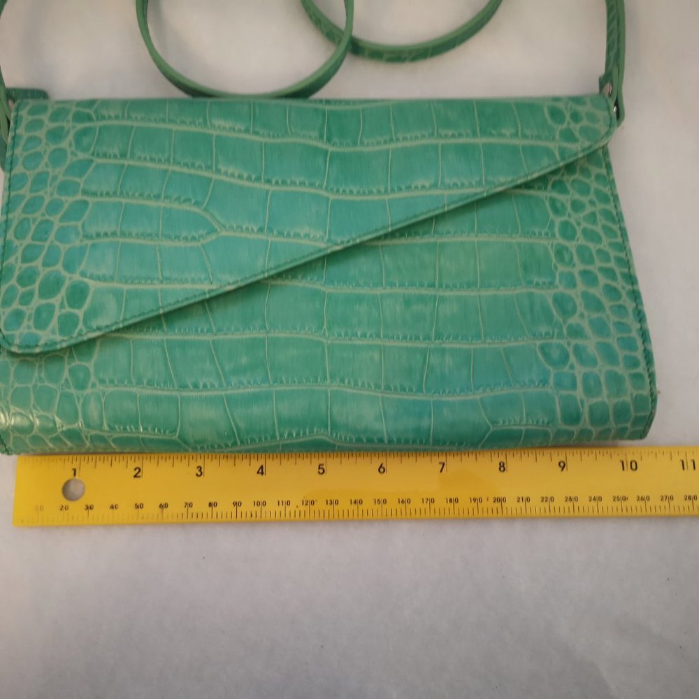 Danier Genuine Leather Green Reptile Pattern Crossbody or Clutch - Picture 10 of 11